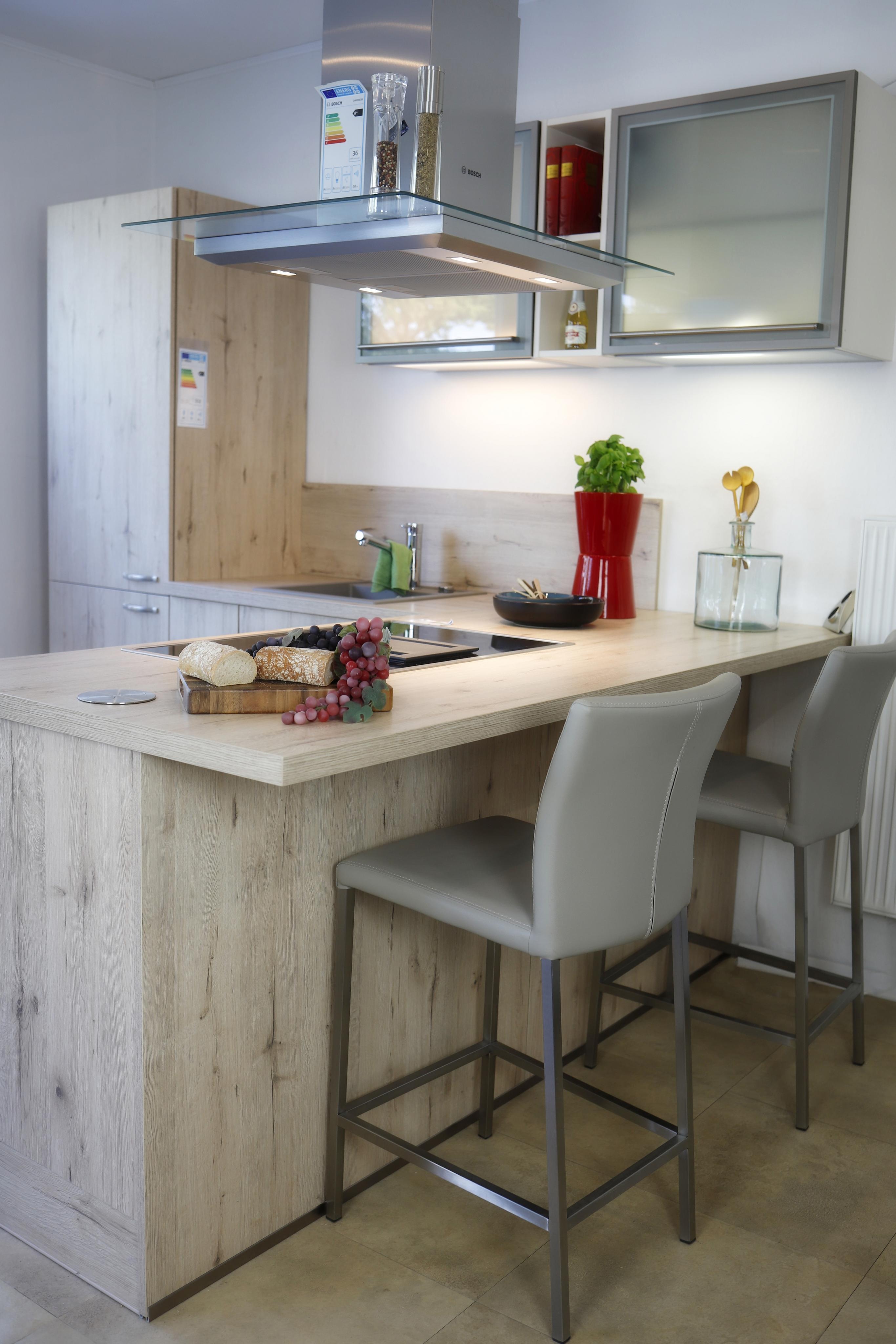 Kleine Küche mit Sitzmöglichkeit